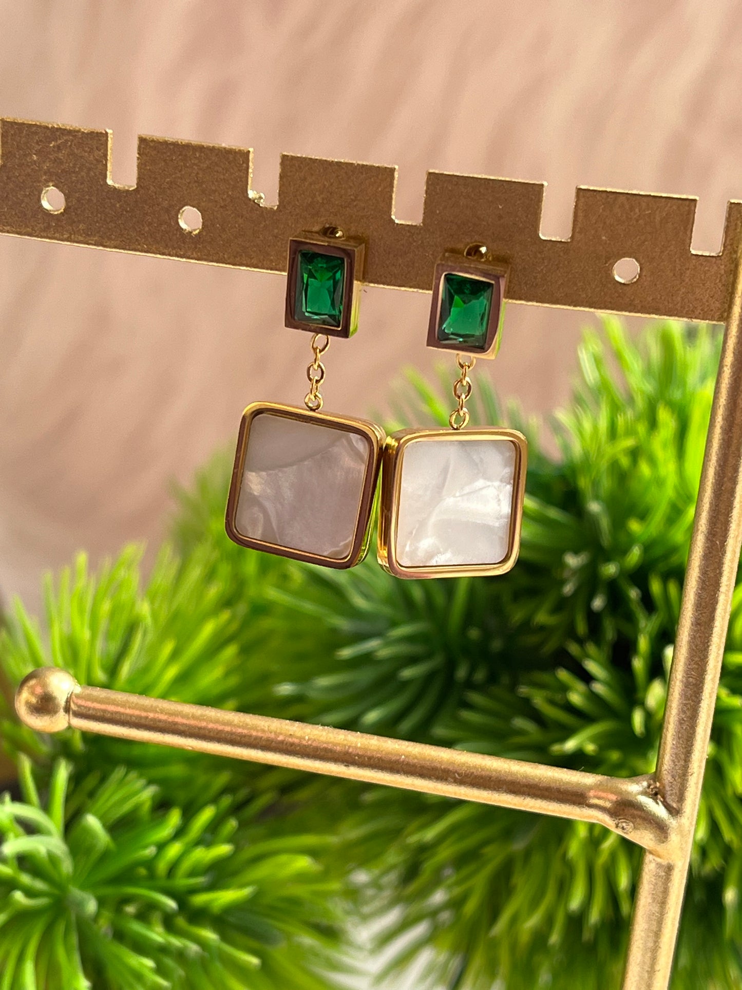Emerald white earrings