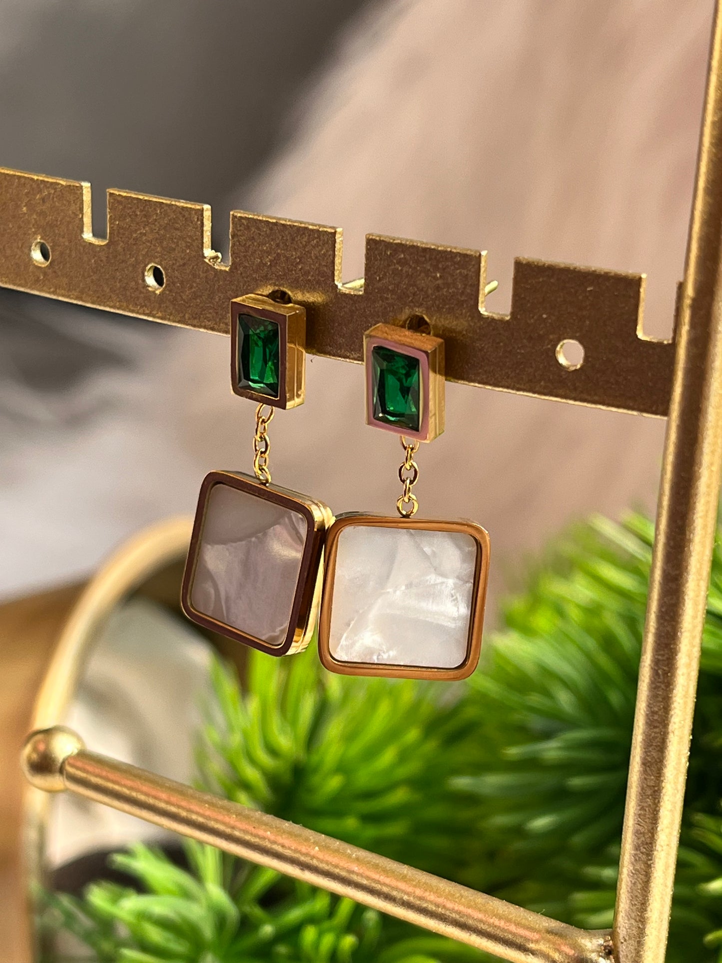 Emerald white earrings