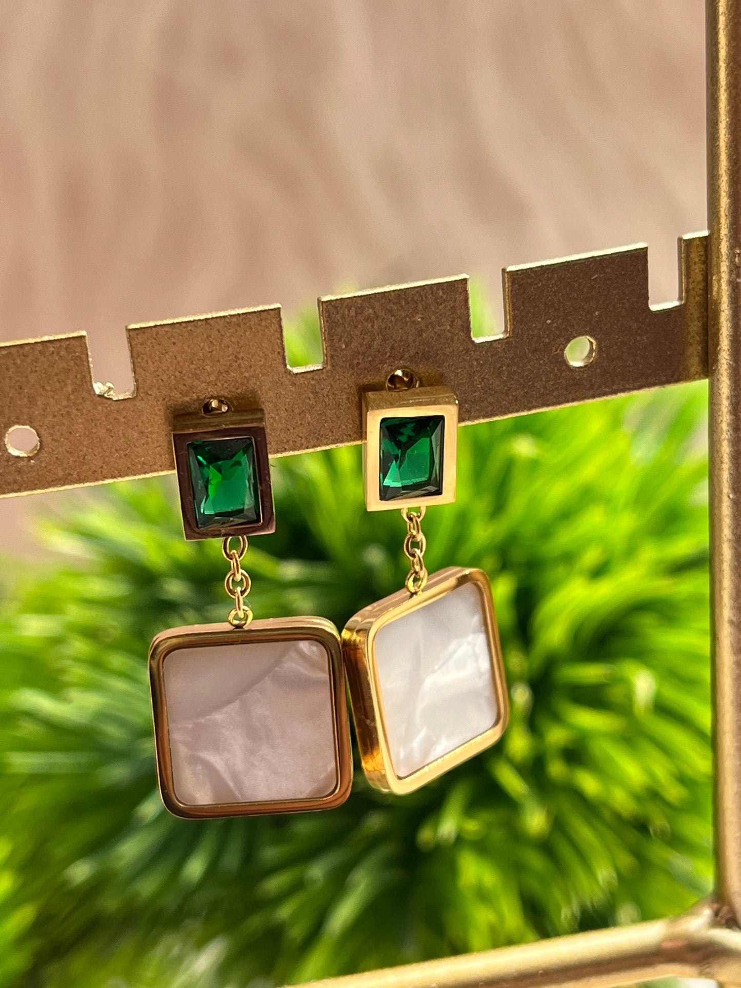 Emerald white earrings