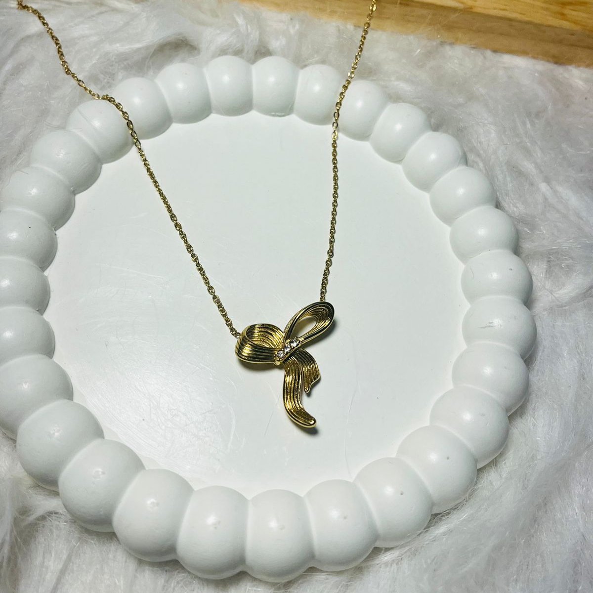 Bow Necklace